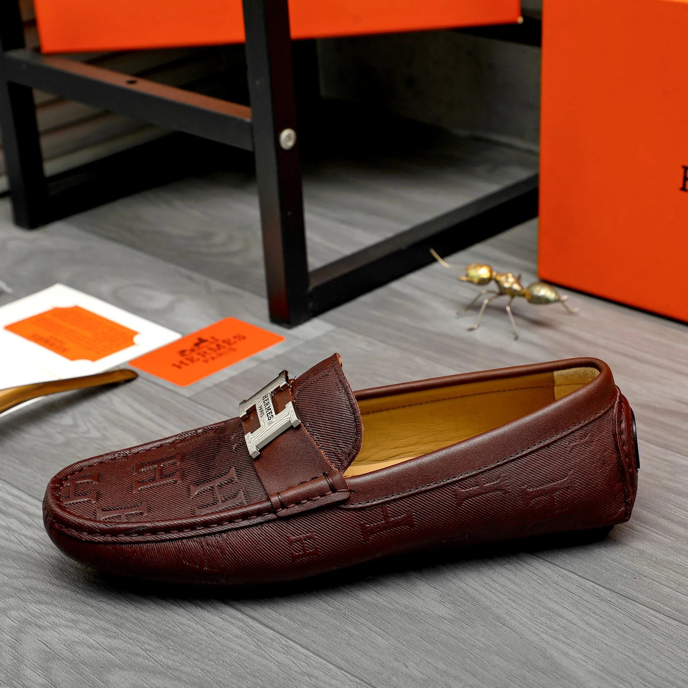 Men's shoes 💰p420 Product trademark: HERMES "Hermes" casual slip-on men's shoes Regular size: 38-44 Product materials: Selected embossed cowhide upper, sheepskin lining, original rubber outsole